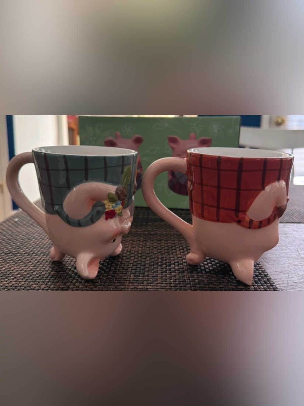Cute Pink Pigs set of 2 upside down mugs - Garden Theme - Picture 3 of 3